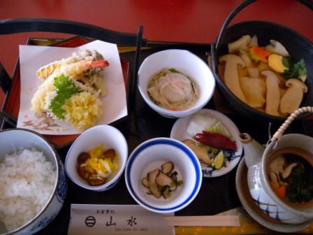 「食の匠」の食卓~松茸入りひっつみ_b0206037_1056477.jpg