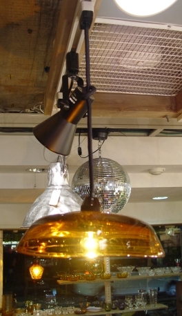 古いあめ色ガラスのペンダントライト _a0096367_21504.jpg