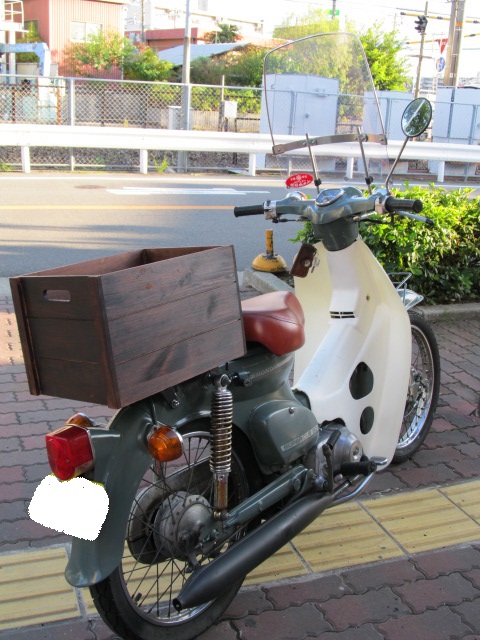 スーパーカブに木箱をつける モーターヘッド サイクルショップ