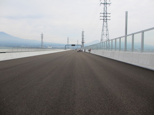 第二東名高速道路を歩きました!_e0238112_740249.jpg