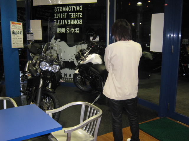タイガー800で間違い探し?_d0100125_1720465.jpg