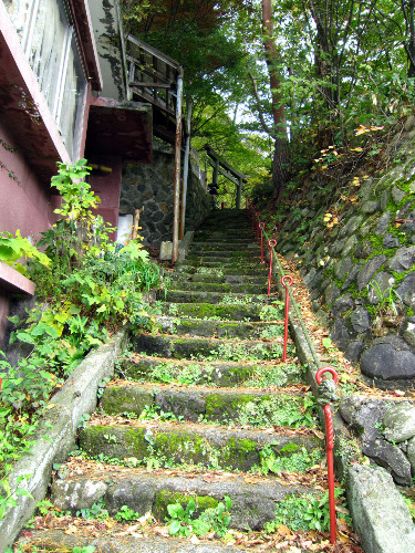 鳴子温泉 八幡神社と足湯 宮城県 963 77 鳴子温泉 八幡神社と足湯 宮城県 963 77