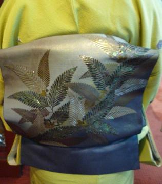 南座歌舞伎・宝尽くしの小紋に螺鈿の帯の着姿。_f0181251_17102359.jpg