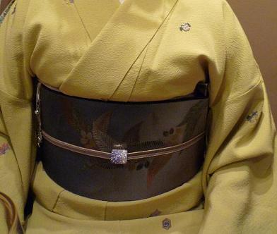 南座歌舞伎・宝尽くしの小紋に螺鈿の帯の着姿。_f0181251_1774625.jpg