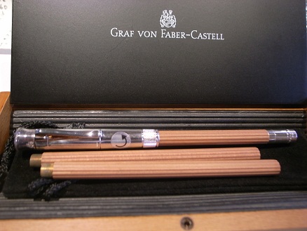 faber-castell polychromos_d0087595_21154331.jpg