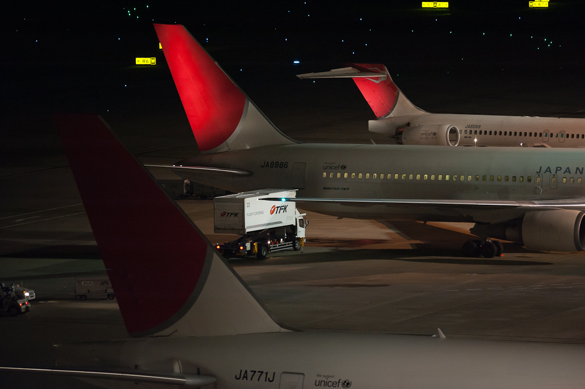 夜の羽田空港_a0232322_728259.jpg