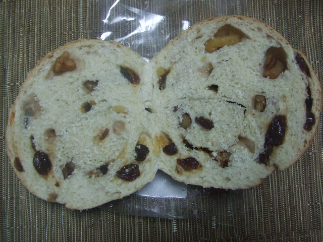 パティスリー稲垣 くるみレーズン_f0076001_0303985.jpg