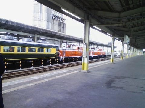 天皇陛下のお召し列車が鳥取に来ました。_f0192307_18314119.jpg