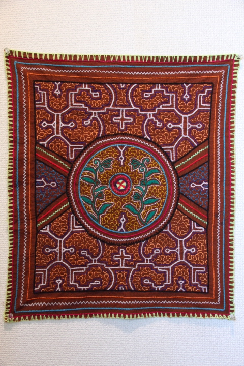 アヤワスカ シピボ族 刺繍 額付き シピボ族 アヤワスカ刺繍 泥染め 高