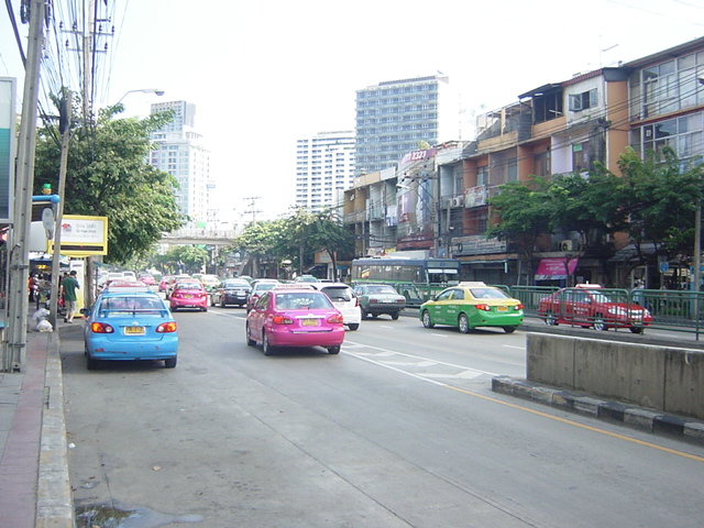 タイ水害（バンコク）：地下鉄沿線に水迫る　（2011.11.03）_b0035675_20555447.jpg