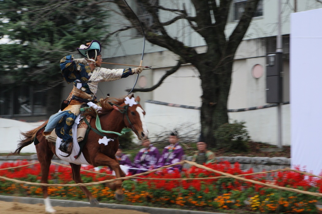 流鏑馬神事　笠間稲荷神社＜2＞　２０１１年１１月３日　撮影_e0143883_1846310.jpg