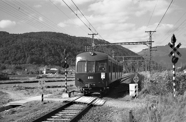 阪急桂駅今昔 鳥に学ぶ