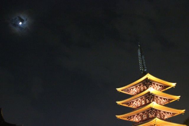  浅草観光お寺 浅草寺：夜の浅草寺のライトアップ_e0244289_23313793.jpg