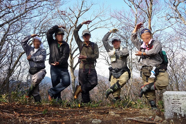 家形山から三方倉山。熊の巣の藪漕ぎ。_e0137200_16131570.jpg