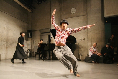 ダンスの乱れ打ちで賑わった20周年記念パーティ_d0178431_15101363.jpg