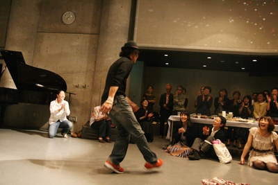 ダンスの乱れ打ちで賑わった20周年記念パーティ_d0178431_15313333.jpg