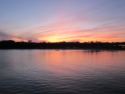 湖に夕日を追って_f0234936_7173182.jpg