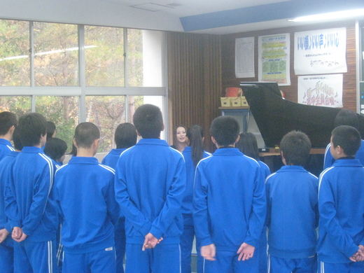 ■10/25遠野市立宮守中学校【ジャズを楽しむワークショップ】報告_e0155252_15553144.jpg