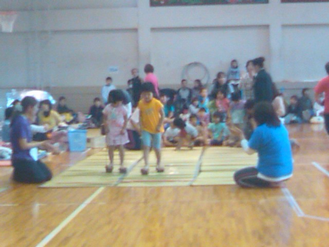 体育館での親子運動会_e0068696_18282141.jpg