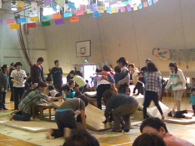 体育館での親子運動会_e0068696_18325669.jpg