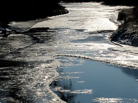 『氷点下15℃の朝』のバンフの様子；川でカヤック？＆町中は？_b0051109_622017.jpg