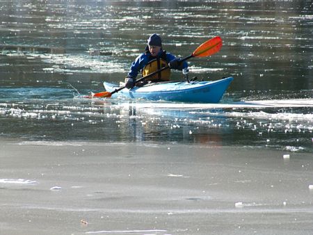 『氷点下15℃の朝』のバンフの様子；川でカヤック？＆町中は？_b0051109_640279.jpg