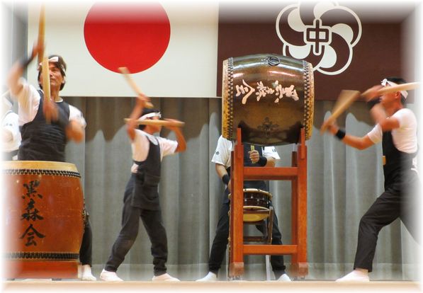 お餅つき と 太鼓演奏 ♪_d0175974_1955184.jpg