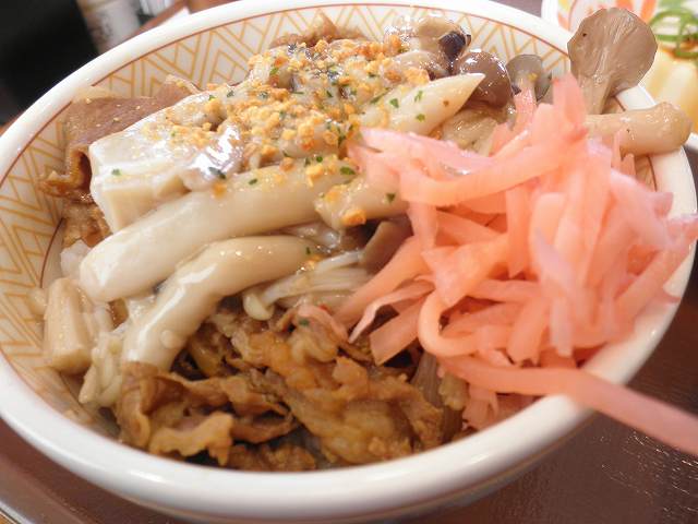 すき家のきのこぺペロンチーノ牛丼　門真下馬伏店_c0118393_17251190.jpg