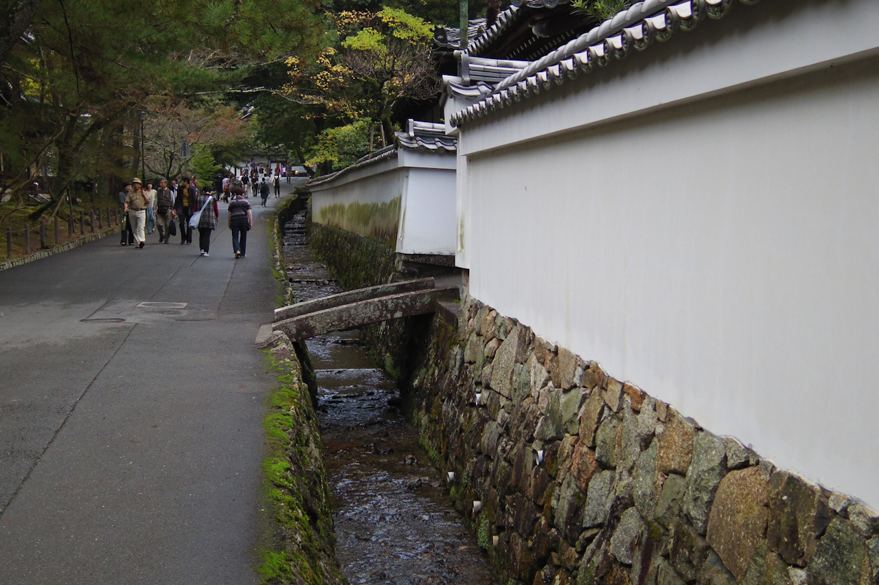京都・南禅寺の紅葉はまだまだ（PENTAX Q で撮影）_d0212994_1821501.jpg