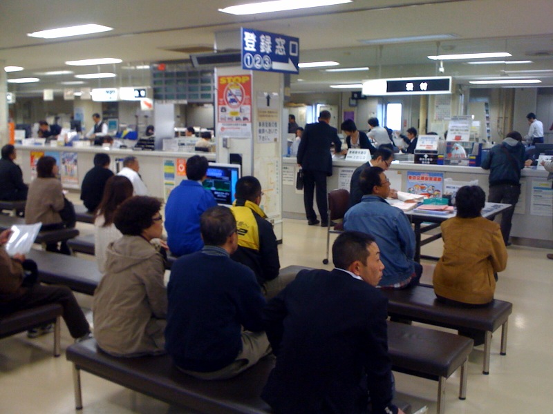 ★ハリアーハイブリッド・グランドハイエース ご成約ありがとうございます!★(白石店)_c0161601_23235856.jpg