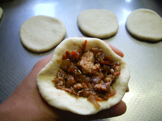 steamed pork buns and tiny rolls -ぶたまん、ぶどうパン-_d0251646_23214531.jpg