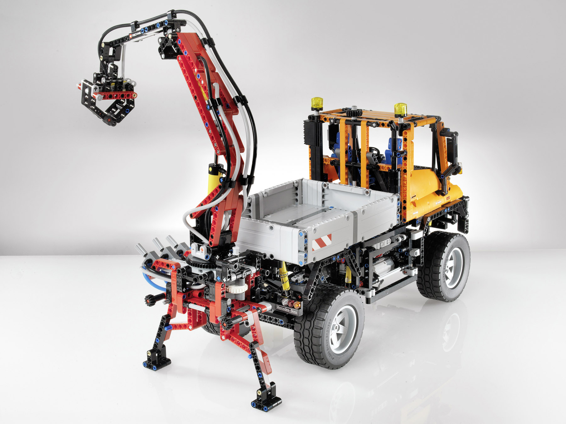 LEGO Technic Unimog U400 レゴ ウニモグU400　_f0214026_8274954.jpg