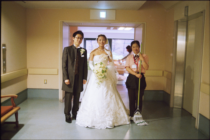 職場に行きました 聖路加教会 記憶に残った１枚 結婚式と家族の写真 Discovery