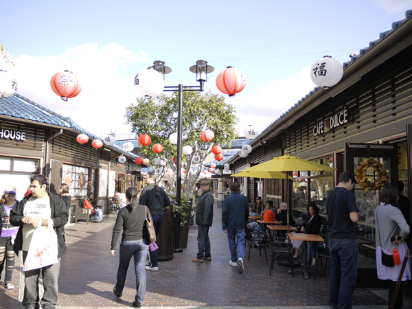 年ぶりのリトル トーキョー カリフォルニアの広い空 と日本の空は繋がっている 年ぶりのリトル トーキョー カリフォルニアの広い空 と日本の空は繋がっている
