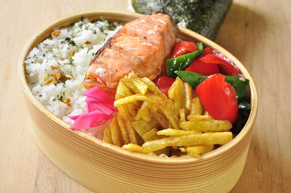 鮭とポテトガレットのお弁当_b0171098_8395630.jpg