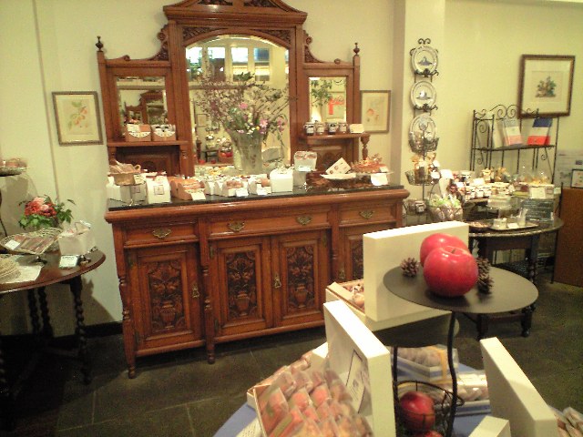 パティスリー オ グルニエ ドール (PATISSERIE AU GRENIER D\'OR) おいしいね。_a0194908_117915.jpg