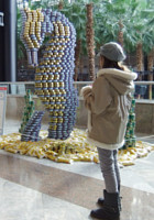 今年も缶詰アートのカンストラクション開催中 Canstruction_b0007805_12314492.jpg