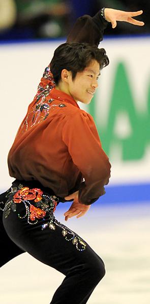 高橋大輔選手、小塚崇彦選手がSPワンツー発進！　－2011年NHK杯_b0038294_23103454.jpg