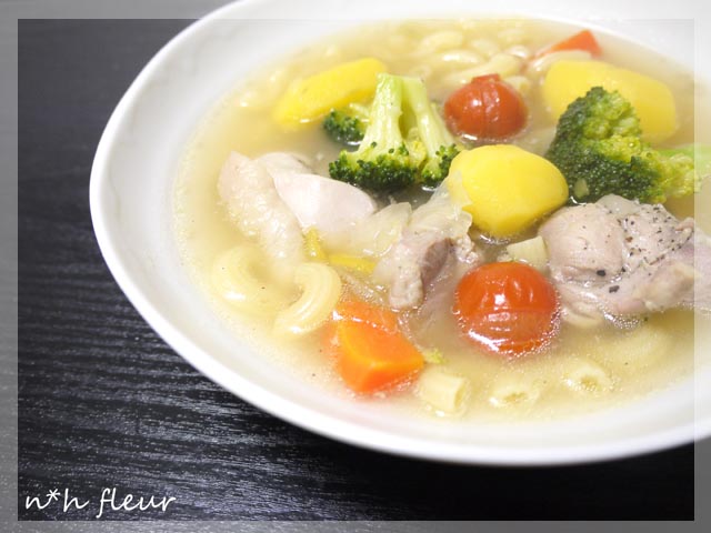 Oisixの野菜たっぷり、中華風スープ。_b0238766_13375476.jpg
