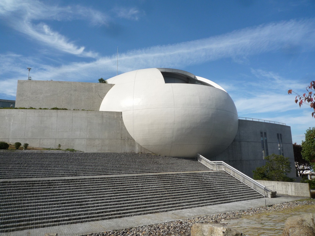 建築家　安藤忠雄さん設計の長良川国際会議場_b0140276_11224661.jpg