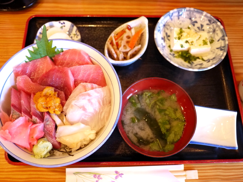 最高！特選海鮮丼　【茅ヶ崎　海鮮料理　伊勢屋（いせや）】_b0153224_2120236.jpg