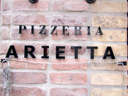 「五反田 アリエッタホテル併設 PIZZERIA ARIETTA （ピッツェリア　アリエッタ）のハーフ&ハーフピッツァ」_a0000029_2372374.jpg