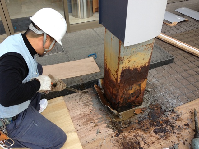 サインポールの補強_b0152079_1915817.jpg