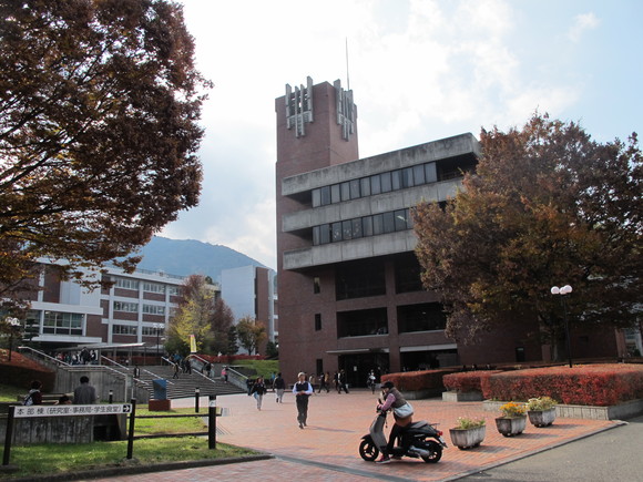 都留文科大学出前町長室_d0130714_2215931.jpg