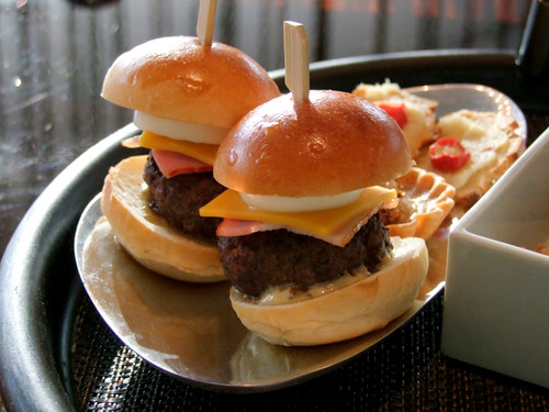 「東京 フォーシーズンズホテル丸の内 ekki BAR & GRILLのアフタヌーンティー」 _a0000029_021319.jpg