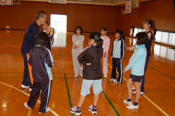 キッズつけちバレーボール教室!!開催_d0010630_14114727.jpg