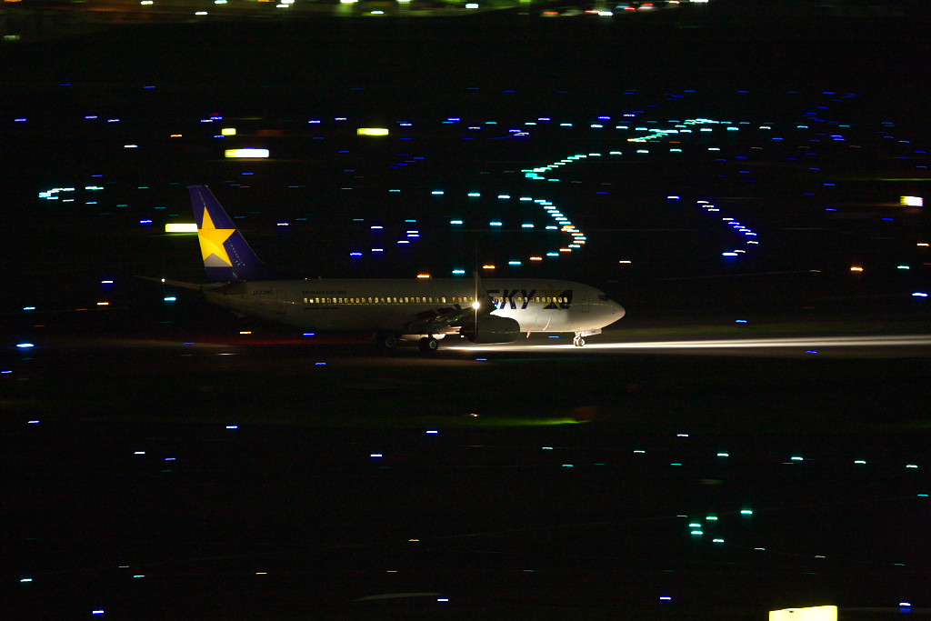 夜の空港_a0219140_21211395.jpg