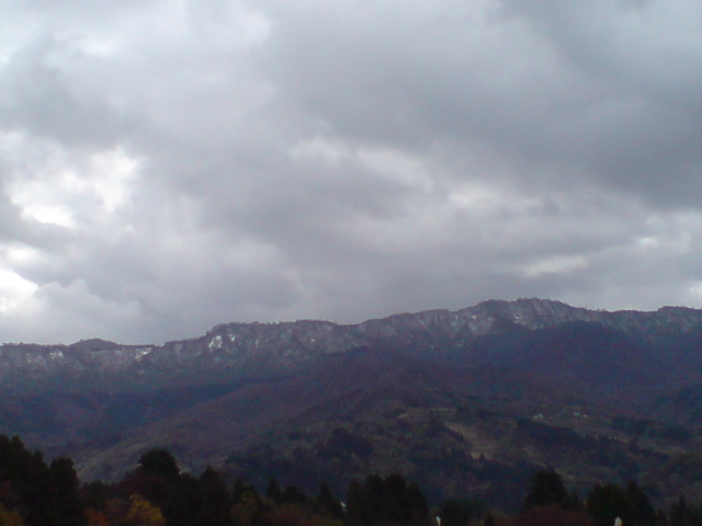 深山初冠雪_d0182179_2073556.jpg