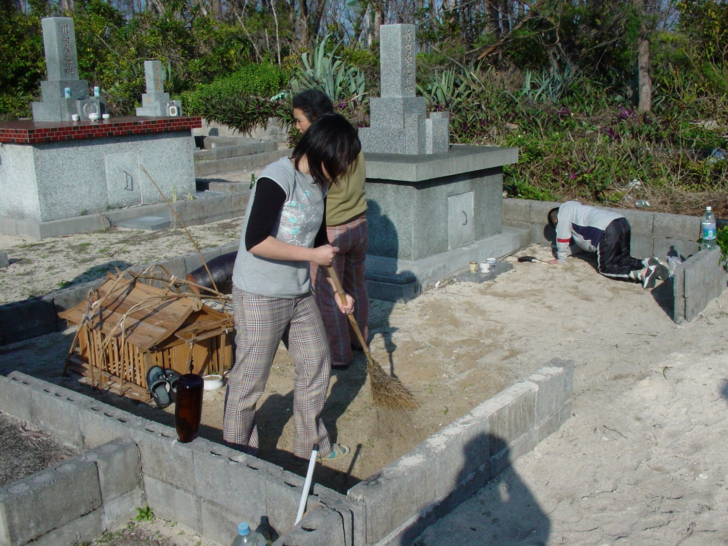 先祖・先輩を敬い、長幼の序を守り続ける島、それが与論島_e0032991_11322639.jpg