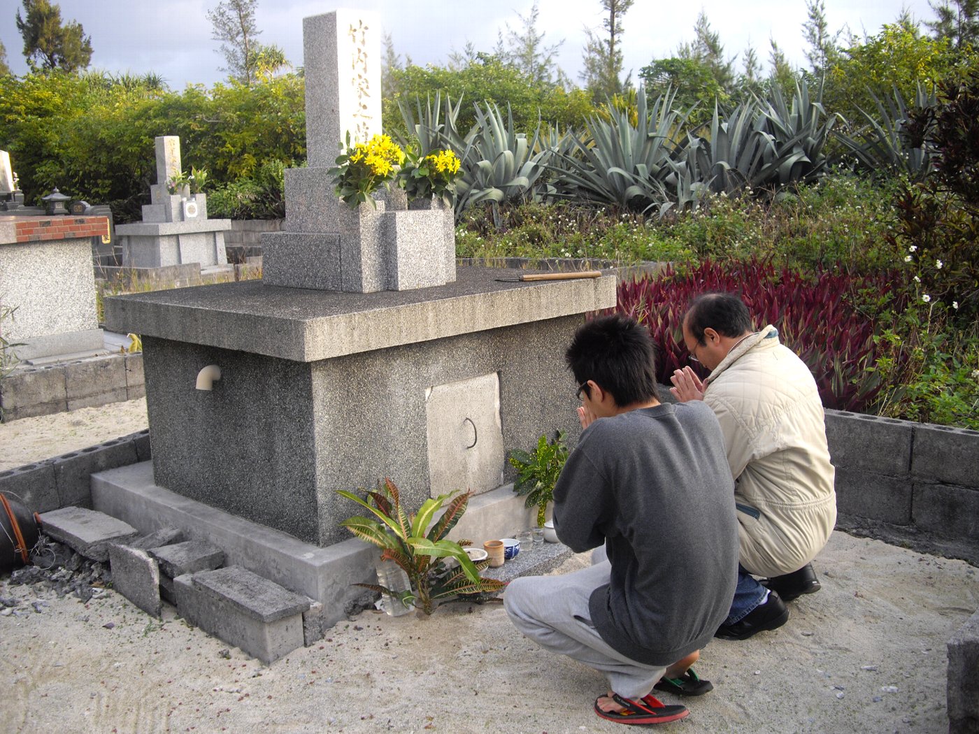 先祖・先輩を敬い、長幼の序を守り続ける島、それが与論島_e0032991_113246100.jpg